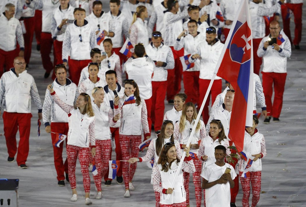 V čele slovenské výpravy pochodovala Danka Barteková. Sportovní střelkyně, na OH v Londýně získala bronz ve skeetu.