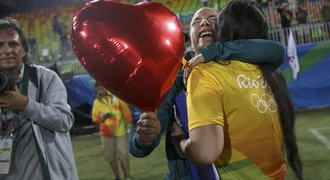 Romantika v Riu! Ragbistku požádala přítelkyně o ruku přímo na stadionu