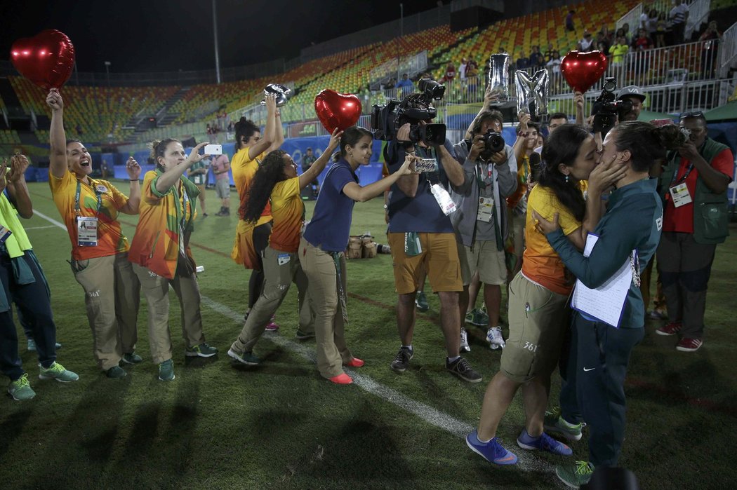 Brazilské ragbistce nabídla přítelkyně sňatek přímo na stadionu