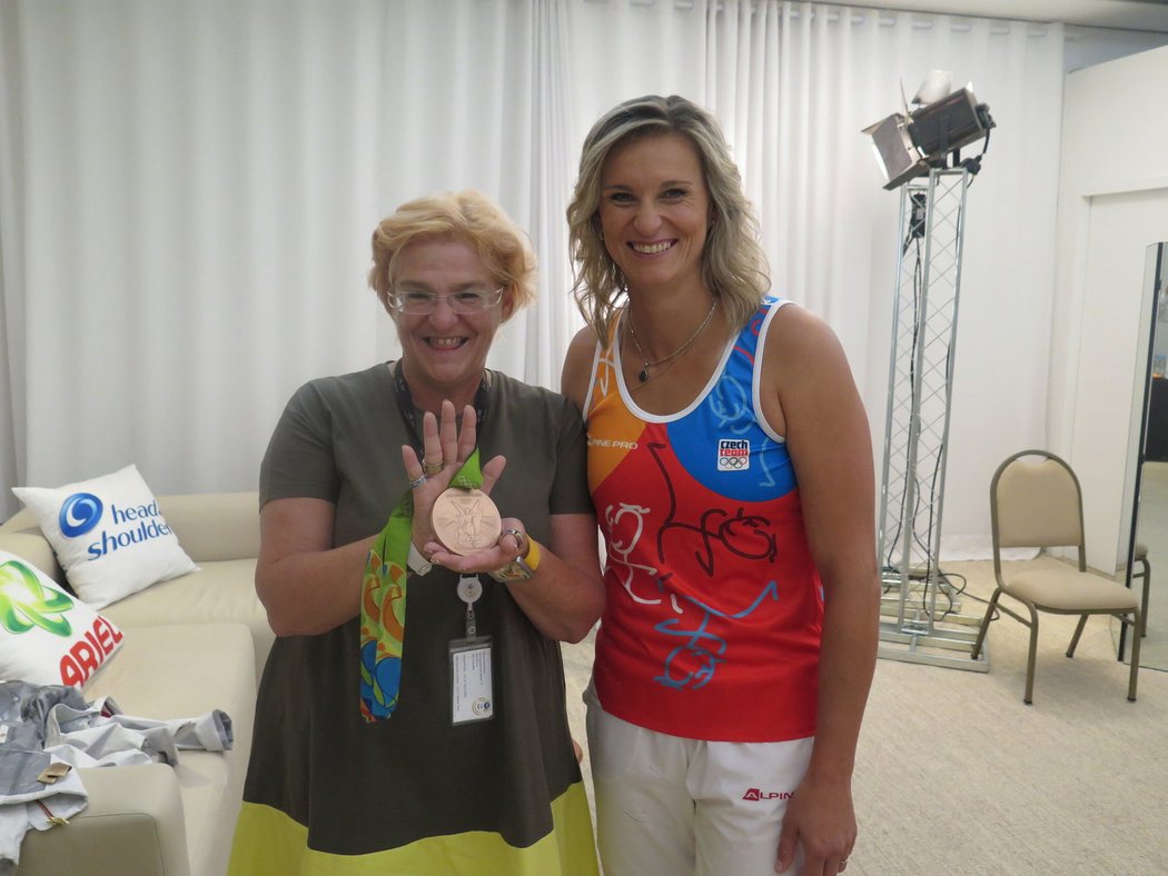 Barbora Špotáková oslavila bronz v domě Procter and Gamble