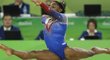Americká gymnastka Simone Bilesová v Riu při zisku rekordní čtvrté zlaté medaile