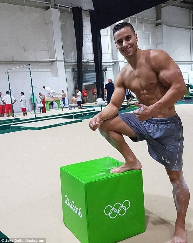 Americký gymnasta Jake Dalton a jeho svalnatá, vypracovaná postava