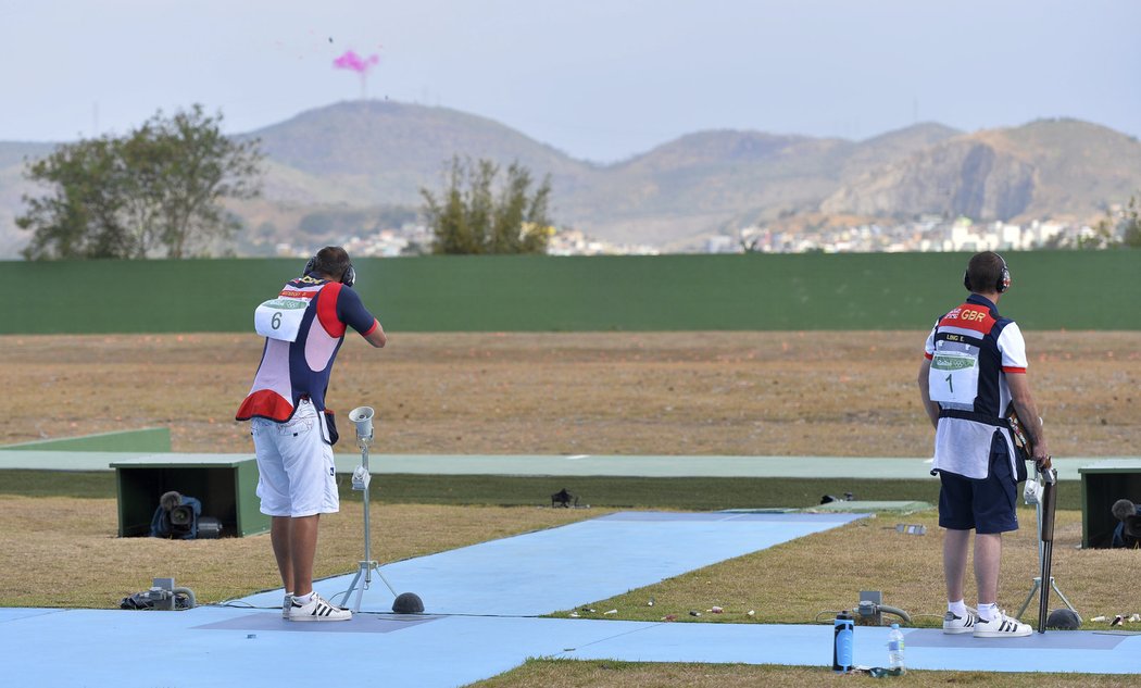 Český střelec David Kostelecký (vpravo) bojoval na OH v Riu o bronz