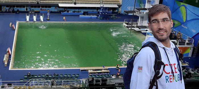 Skokané do vody měli bazén na olympiádě v Riu zelený, při tréninku moderních pětibojařů zase do vody napadal popel