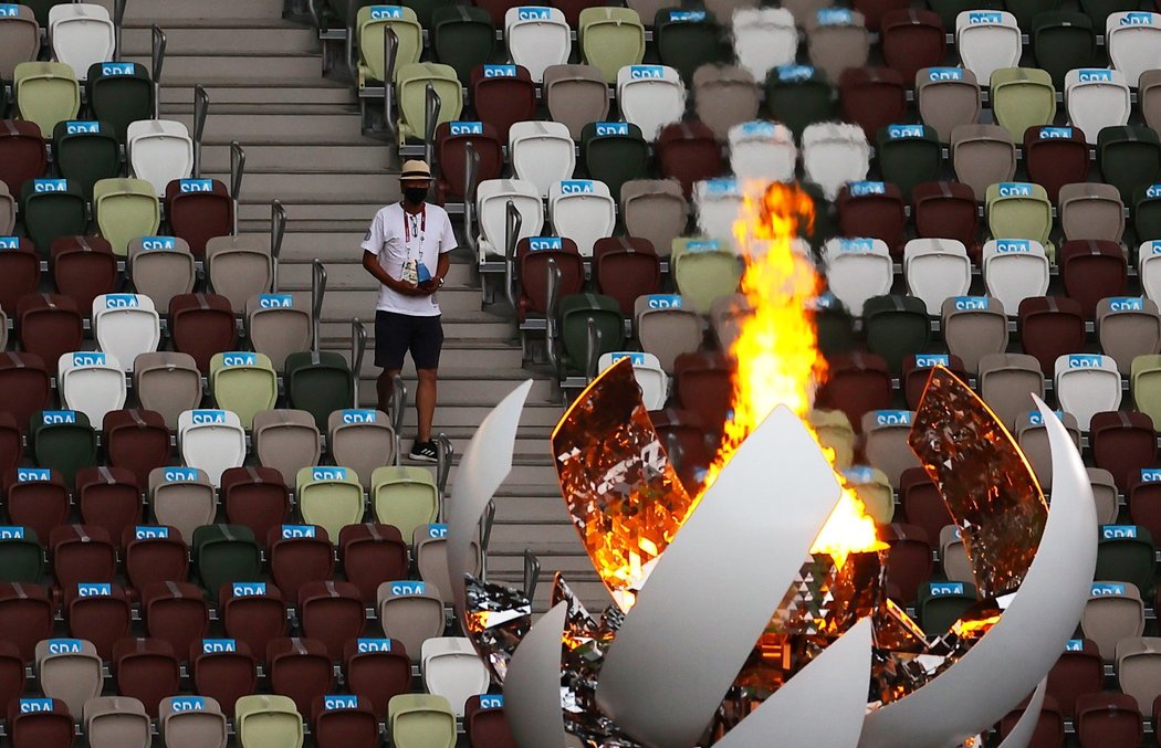 Olympijský oheň na stadionu v Tokiu