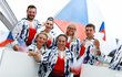 Část české výpravy na lodi při slavnostním zahájení Část české výpravy na lodi při slavnostním zahájení