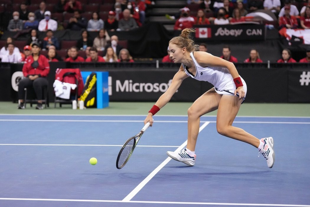 Ani lotyšská tenisová naděje Daniela Vismaneová se nevyhnula trestu