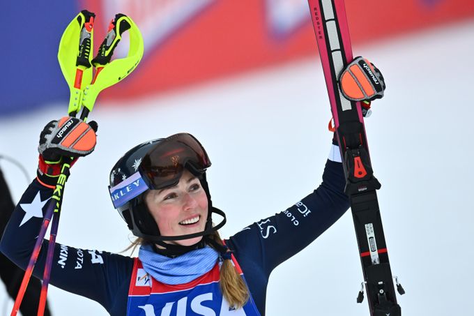 Shiffrinová ve Špindlu získala rekordní devátý globus: Je to tu pro mě velmi speciální místo Shiffrinová ve Špindlu získala rekordní devátý globus: Je to tu pro mě velmi speciální místo