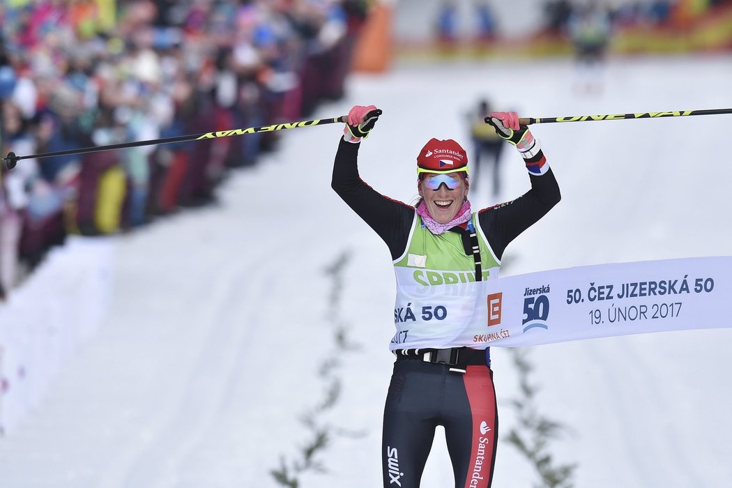 Kateřina Smutná triumfuje na Jizerské padesátce