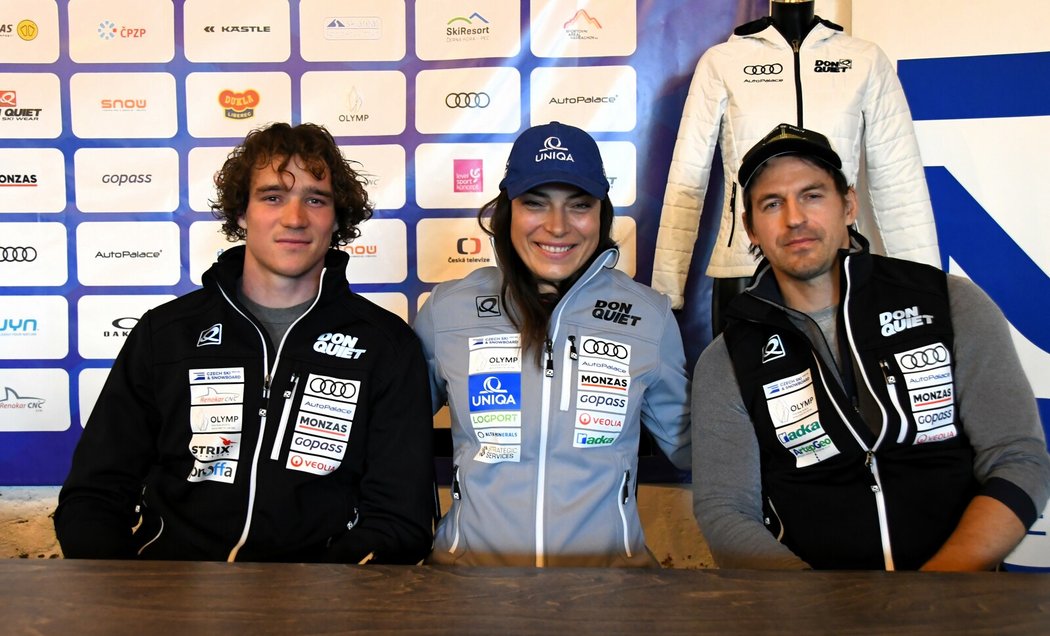 Jan Zabystřan, Martina Dubovská a Kryštof Krýzl na tiskové konferenci alpského lyžování