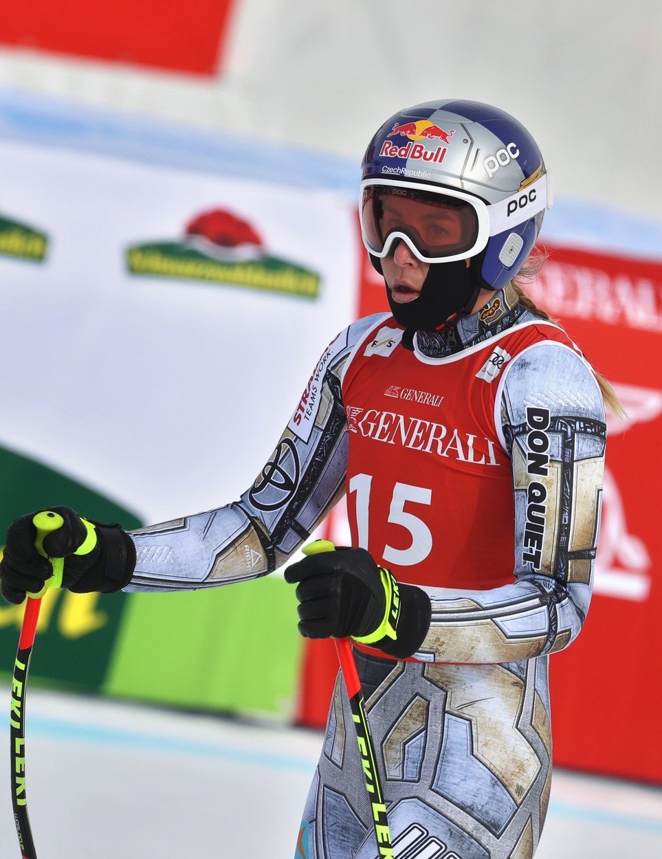 Ester Ledecká v cíli super-G v Garmisch-Partenkirchenu, v němž skončila nakonec šestá