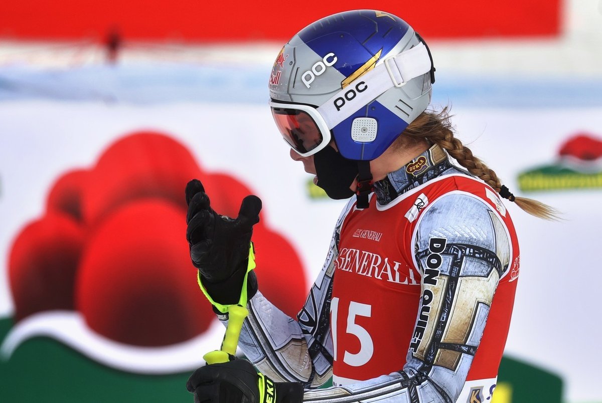 Ester Ledecká v cíli super-G v Garmisch-Partenkirchenu, v němž skončila nakonec šestá