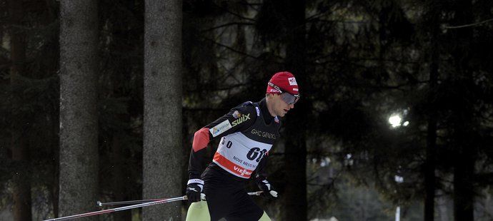 O jednu sekundu uniklo běžci na lyžích Martinu Jakšovi umístění v elitní desítce v závodu na 15 km klasicky na Světovém poháru v Davosu.