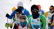 Účastníci Jizerské padesátky, kde se utkávají profesionální běžci i nadšenci z řad amatérů
