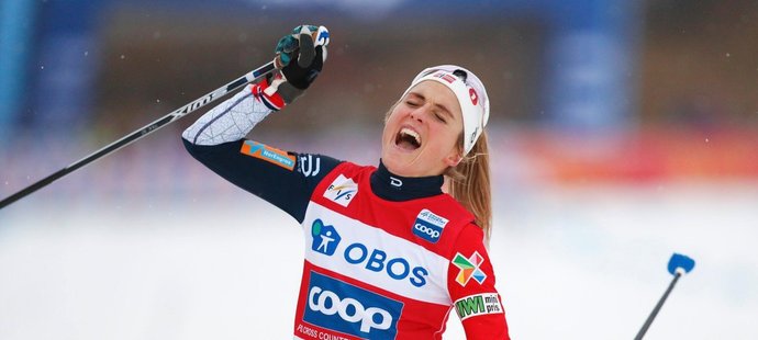 Therese Johaugová po návratu z dopingového trestu dál dominuje Světovému poháru.