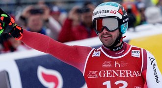 Rakušané slaví. První sjezd v Kitzbühelu vyhrál domácí lyžař, předčil i lídra