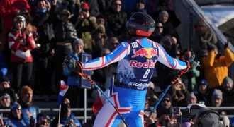 Objev Sarrazin: double v Kitzbühelu! Zíral Ecclestone i rival Odermatt Objev Sarrazin: double v Kitzbühelu! Zíral Ecclestone i rival Odermatt