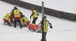 Záchranáři odvážejí po pádu na tréninku v Liberci českou reprezentantku, čtrnáctiletou Lucii Míkovou.