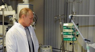 Zraněnou lyžařku navštívil v nemocnici Putin, její stav je stabilní