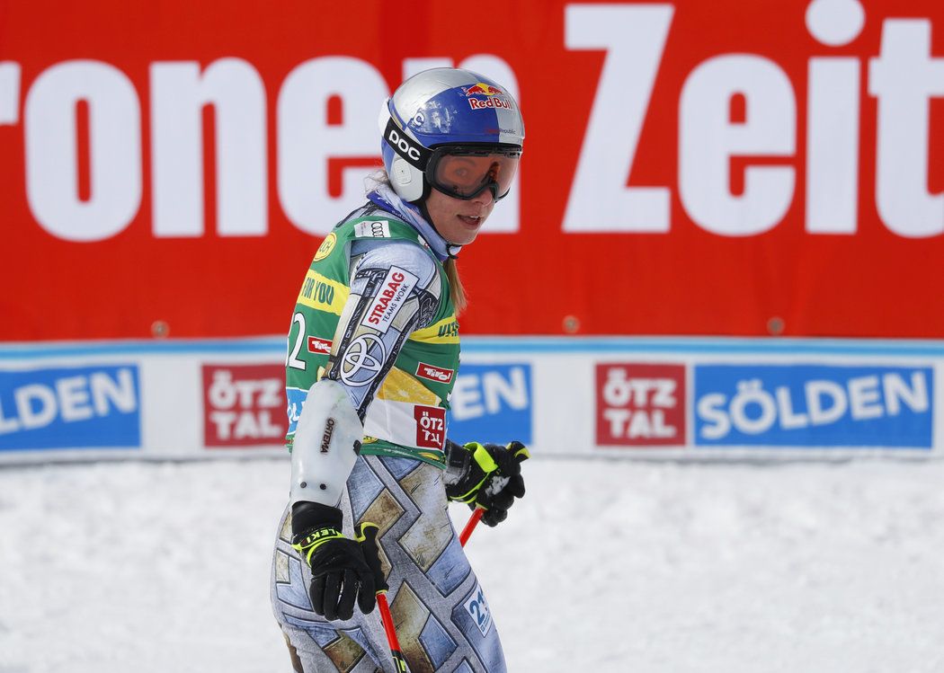 Ester Ledeceká na trati obřího slalomu v Söldenu