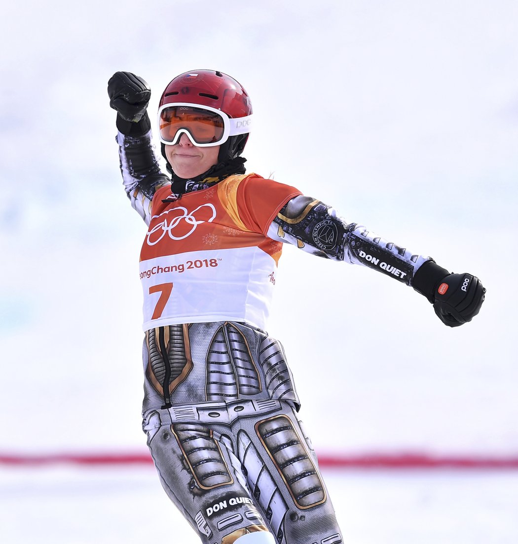 Snowboardistka a sjezdová lyžařka Ester Ledecká se uchází o cenu pro nejlepšího světového sportovce roku podle BBC.