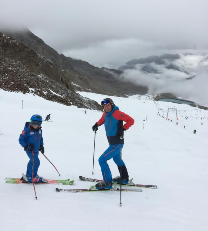 Alois Macek trénuje na lyžích svého nadějného syna