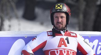 Hirscher v Bansku o setinky prohrál s mistrem světa, ale má 19. glóbus