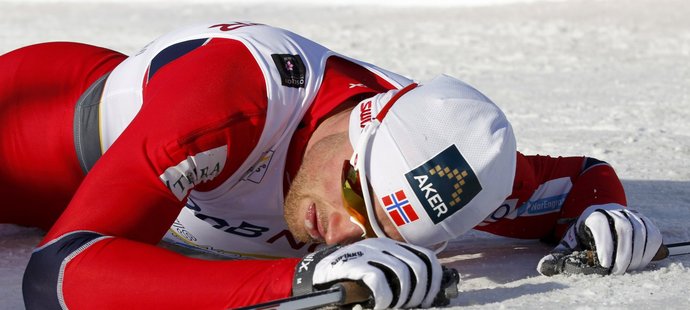 Petter Northug v cíli závěrečné padesátky na MS, kde získal třetí zlato