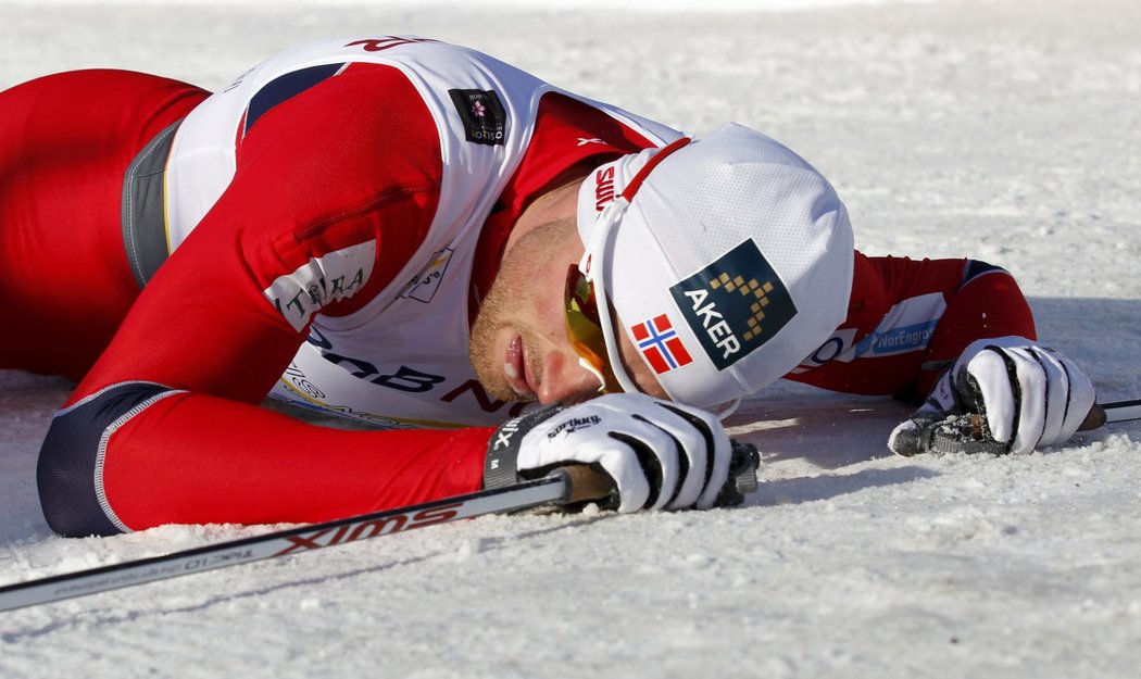 Petter Northug v cíli závěrečné padesátky na MS, kde získal třetí zlato