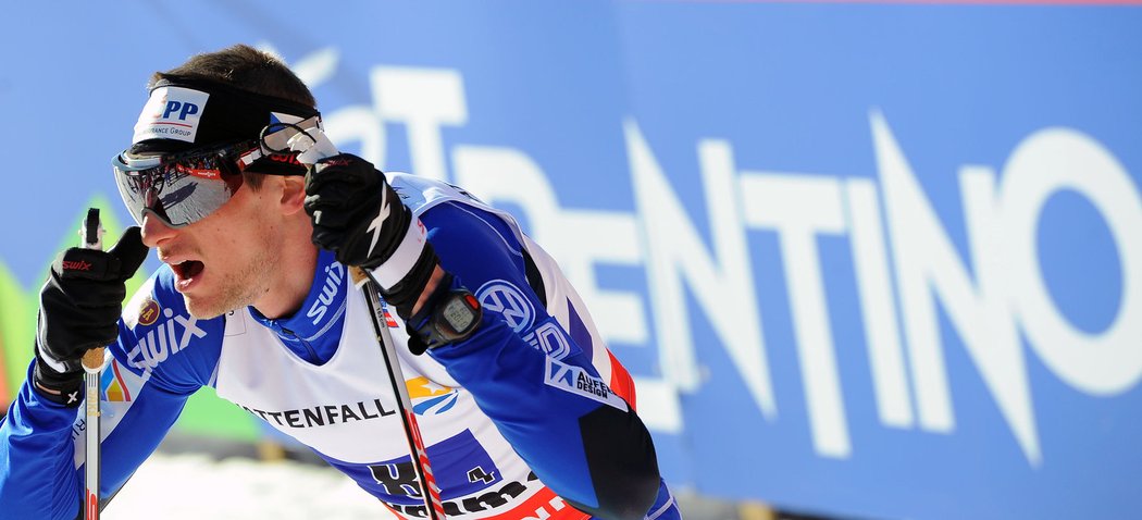 Martin Jakš v cíli štafety na 4x10 kilometrů na mistrovství světa ve Val di Fiemme