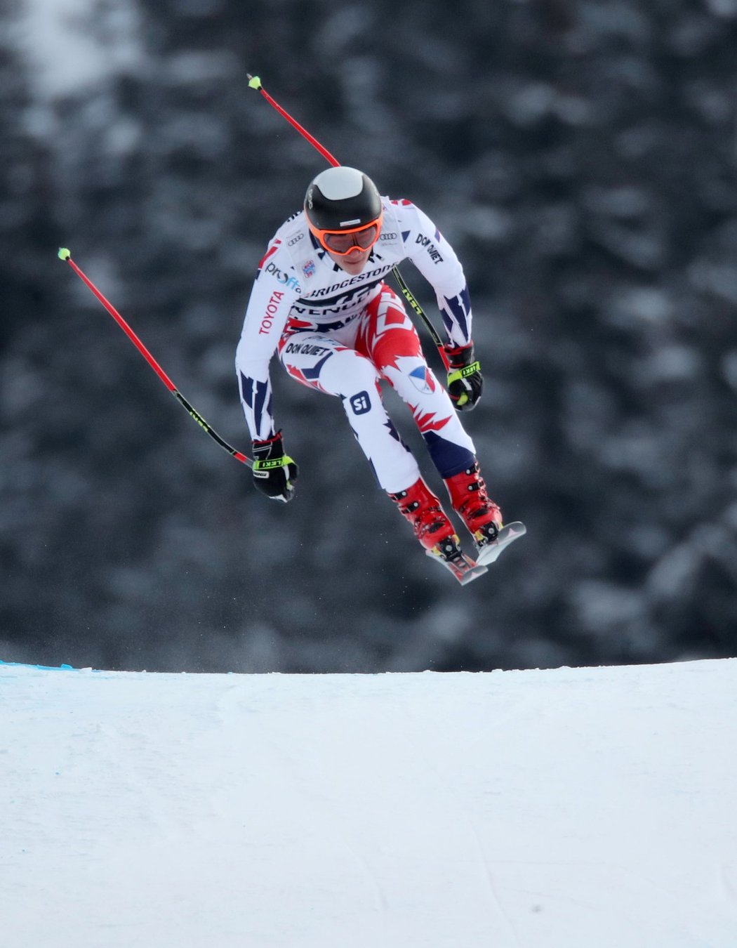 Český reprezentační sjezdař Jan Zabystřan v akci