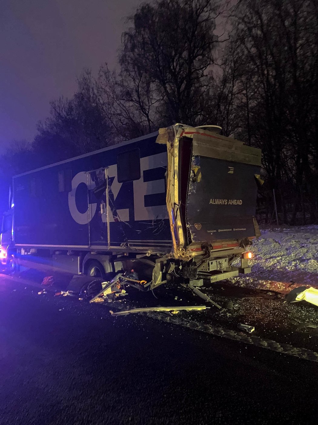 Nákladní auto běžců na lyžích mělo nehodu