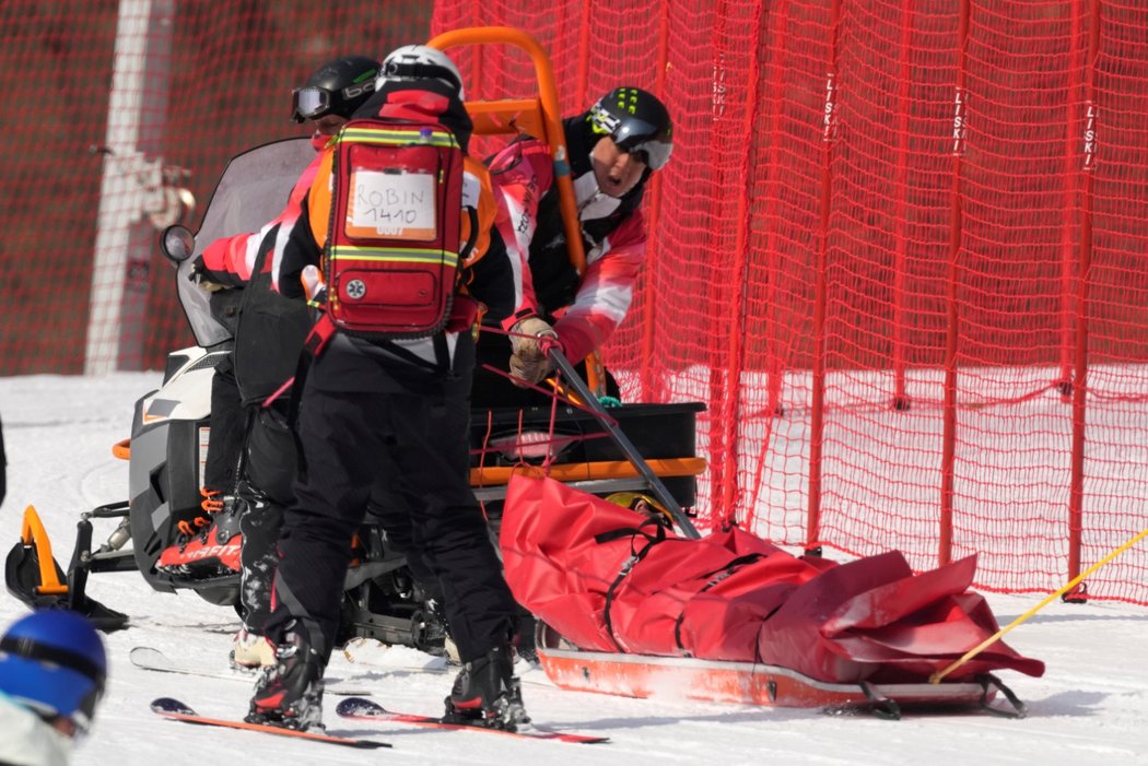 Švýcarský lyžař Yannick Chabloz měl během sjezdu v kombinaci nepříjemnou nehodu