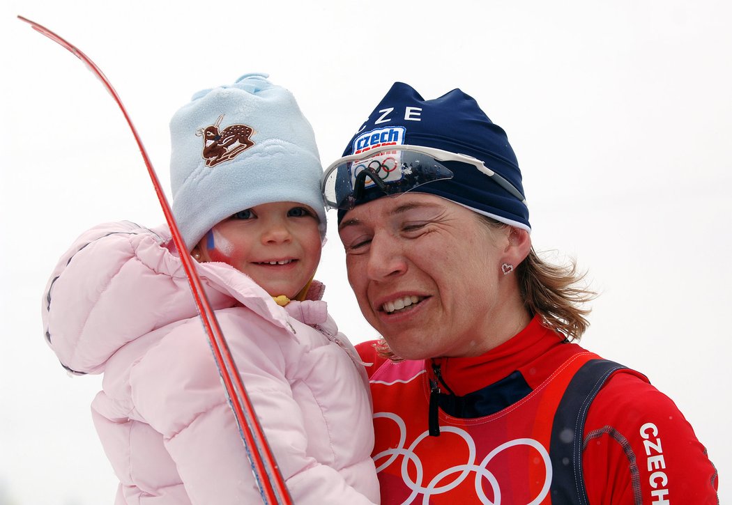 Po narození dcery Lucie se Kateřina Neumannová dočkala svého prvního a jediného olympijského zlata.