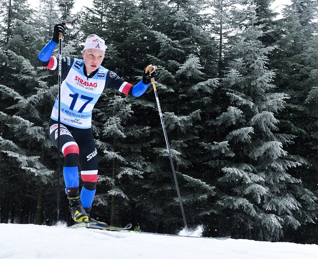 Česká lyžařka Barbora Havlíčková na domácím SP v Novém Městě v roce 2020