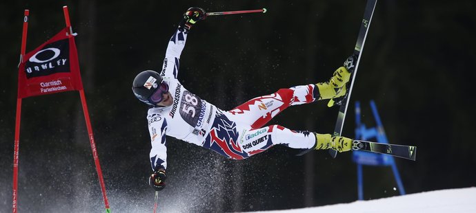 Kryštof Krýzl padá v obřím slalomu SP v Ga-Pa