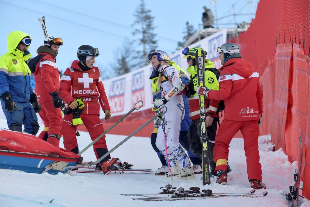 Lindsey Vonnová na super-G nedojela, ošklivě upadla.