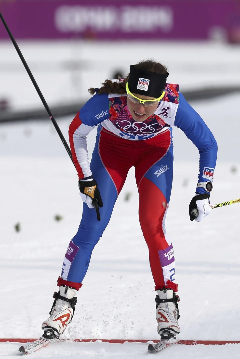 Teprve dvacetiletá Petra Nováková prožila smolný závod. Už na startu zlomila hůlka a ještě se píchla do stehna