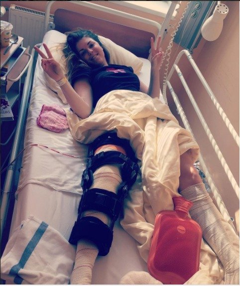 Lyžařka Kateřina Pauláthová pozdravila fanoušky z nemocnice, kde absolvovala operaci kolena.