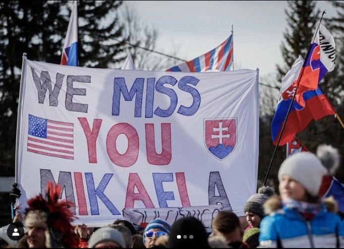 Fanoušci Petry Vlhové na dálku povzbuzují Mikaelu Shiffrinovou, kterou potkala rodinná tragédie.