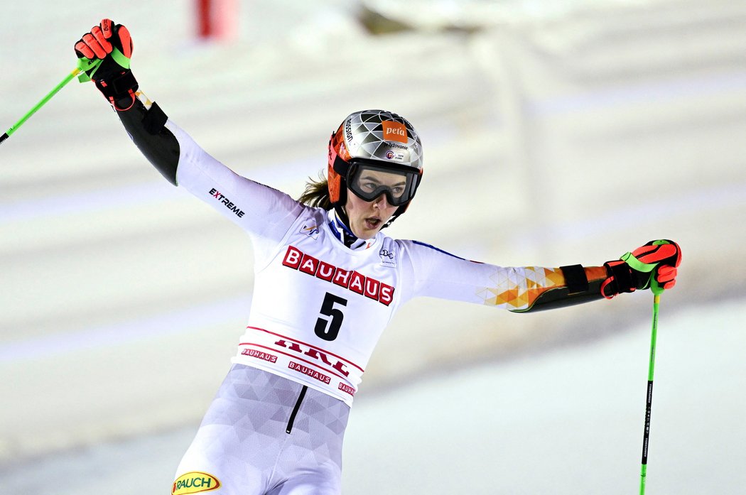 Petra Vlhová vyhrála v Aare obří slalom