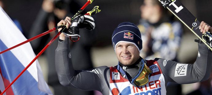Domácí Alexis Pinturault se raduje z triumfu v obřím slalomu ve Val d&#39;Isere 