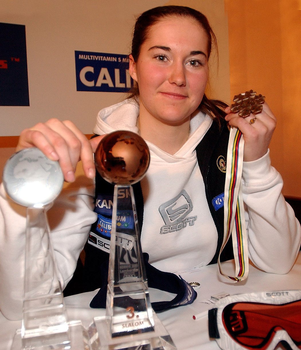 Bronzová medailistka Šárka Záhrobská na tiskové konferenci po návratu z mistrovství světa 2005