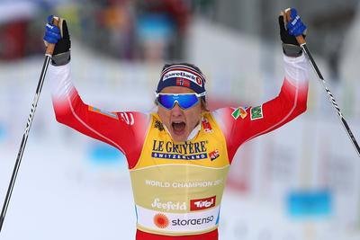 Norská běžkyně na lyžích Maiken Caspersenová Fallaová obhájila ve sprintu zlato z dva roky starého mistrovství světa v Lahti