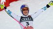 Američanka Lindsey Vonnová se raduje po dojezdu do cíle sjezdu na MS v Aare. Ve svém posledním závodě kariéry vybojovala bronzovou medaili