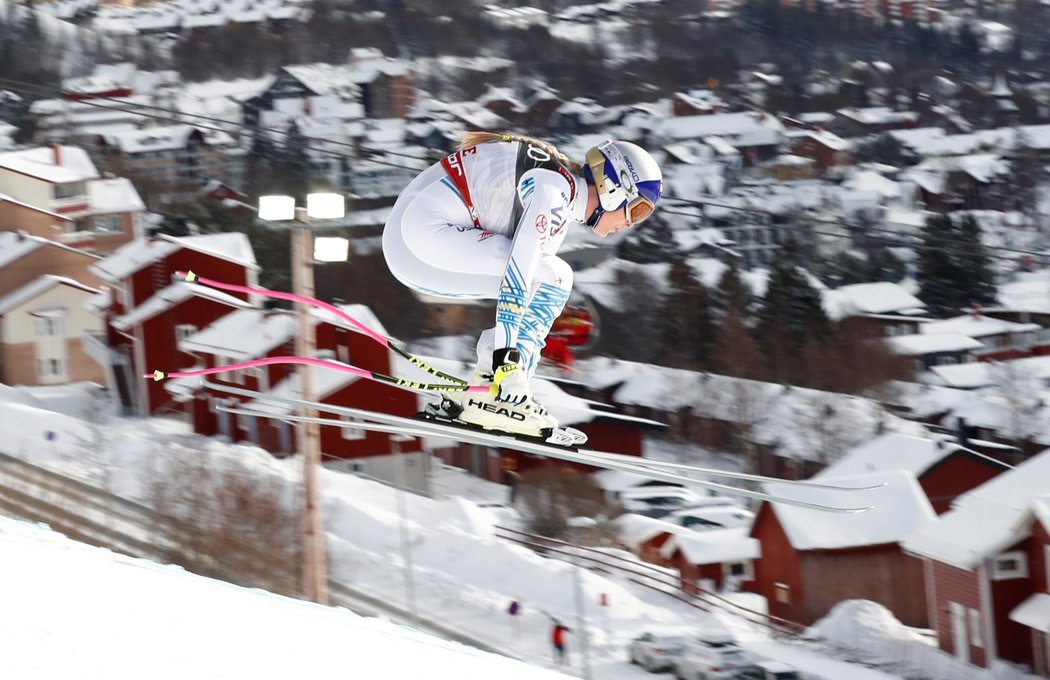 Americká lyžařka Lindsey Vonnová během sjezdu na mistrovství světa v Aare