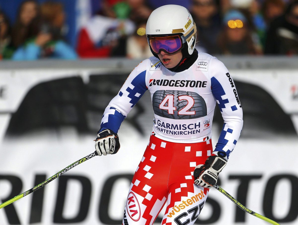 Ester Ledecká v cíli sjezdu SP v Garmisch-Partenkirchen