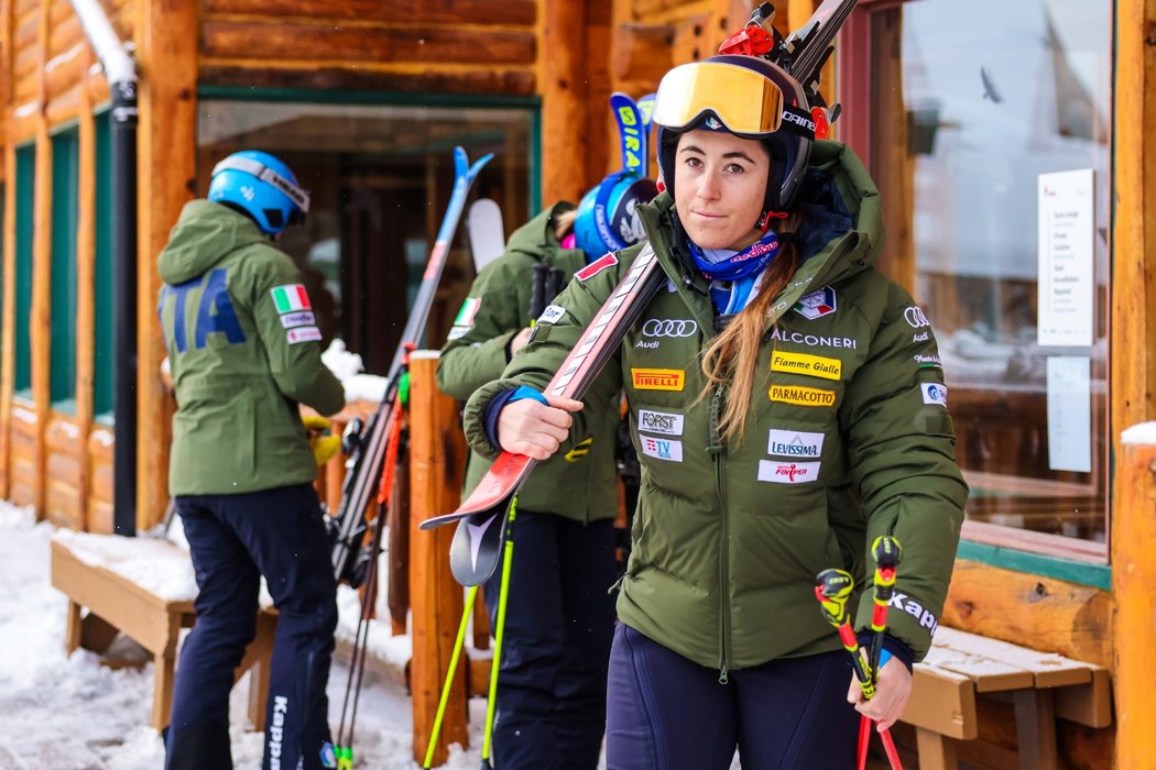 Italská závodnice Sofia Goggiaová, jedna z favoritek lyžařských rychlostních disciplín