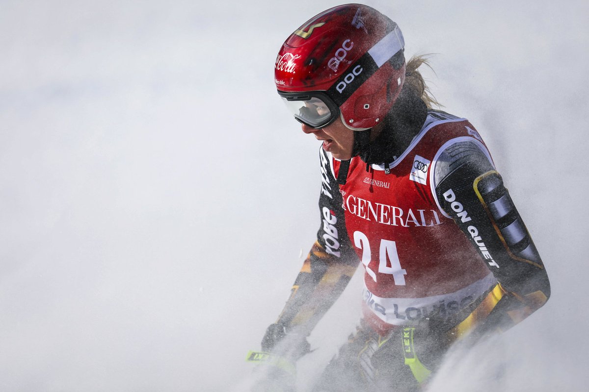 Ester Ledecká po svém startu ve sjezdu SP v alpském lyžování