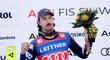 Americký lyžař Bryce Bennett se raduje z triumfu ve sjezdu SP ve Val Gardeně